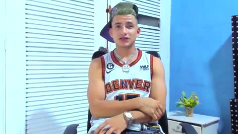 Snapshot of danii_scot chatting on 02/25/25, 04:03 Dani online show from 02/25/25, 04:03