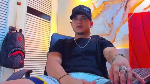 Snapshot of danii_scot chatting on 09/29/25, 03:44 Dani online show from 09/29/25, 03:44