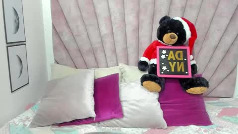 Snapshot of daniibelluci chatting on 12/04/25, 04:44 DaniiBelluci online show from 12/04/25, 04:44