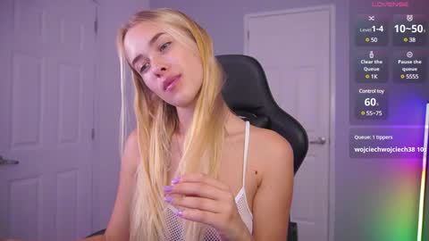 Snapshot of danikadillan chatting on 12/19/24, 04:23 Hi my name is Anna. Please say hello I like to chat with you. If u have request use Tip option .Thank you online show from 12/19/24, 04:23