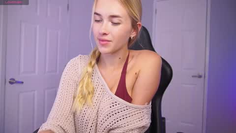 Snapshot of danikadillan chatting on 01/28/25, 01:50 Hi my name is Anna. Please say hello I like to chat with you. If u have request use Tip option .Thank you online show from 01/28/25, 01:50