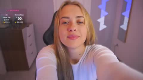 Hi my name is Anna. Please say hello I like to chat with you. If u have request use Tip option .Thank you online show from 11/21/25, 12:43