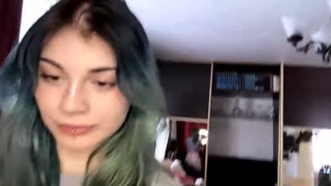 Snapshot of danikalazarini chatting on 02/20/26, 10:27 Melissa online show from 02/20/26, 10:27