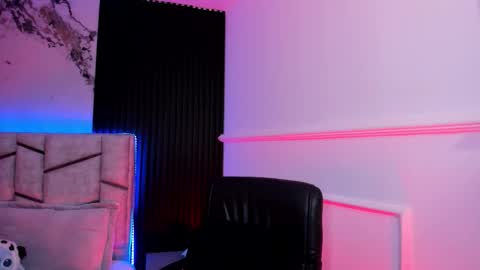 Snapshot of daniphoenixx chatting on 10/27/25, 07:18 Dani Phonenix online show from 10/27/25, 07:18