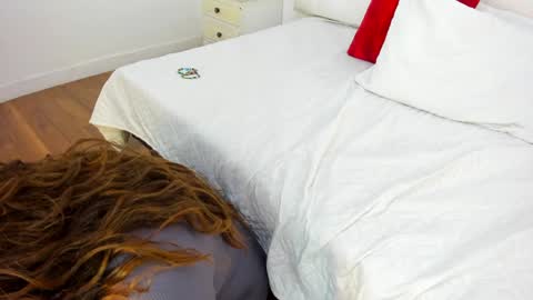 INSTAGRAM  Minni Moom online show from 02/06/25, 03:09