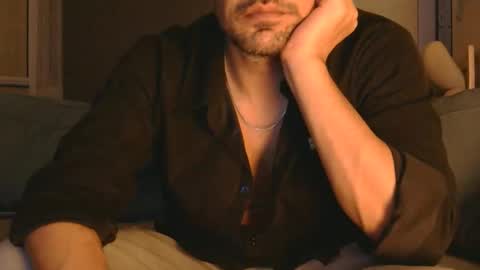 Snapshot of danithenew chatting on 10/19/25, 01:17 danithenew online show from 10/19/25, 01:17