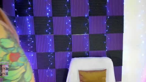 Snapshot of danna__castle chatting on 05/17/26, 04:54 Dannacastle online show from 05/17/26, 04:54