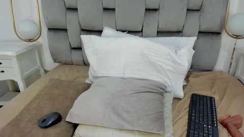 Snapshot of danna__ortiz chatting on 02/12/25, 02:43 Danna online show from 02/12/25, 02:43