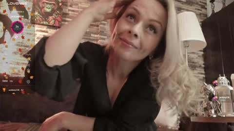 Snapshot of danna_johnson2 chatting on 02/26/25, 09:58 natalia online show from 02/26/25, 09:58