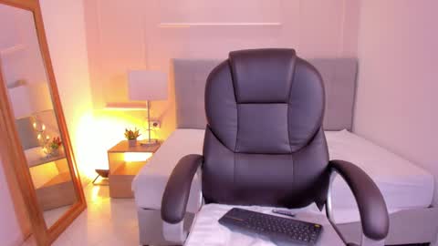 danna_palmeth online show from 10/15/25, 11:49