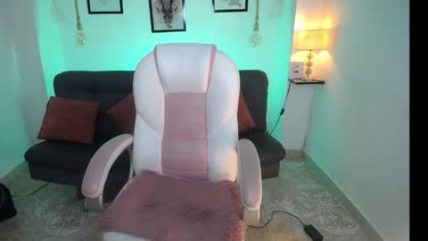 Danna online show from 12/16/25, 10:48