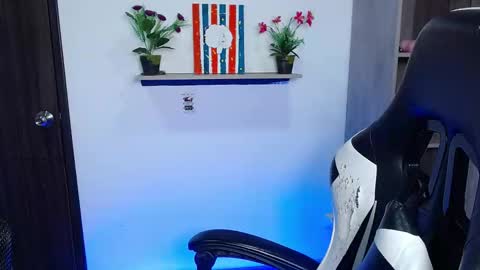 Snapshot of danna_schmidt23 chatting on 10/14/25, 09:21 Danna online show from 10/14/25, 09:21