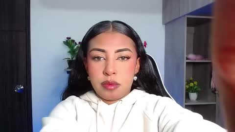 Snapshot of danna_schmidt23 chatting on 10/17/25, 09:23 Danna online show from 10/17/25, 09:23