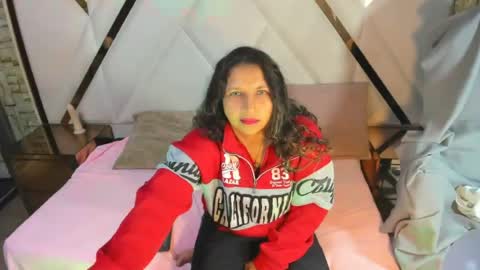 Snapshot of danna_sg chatting on 06/17/26, 03:53 danna_sg online show from 06/17/26, 03:53