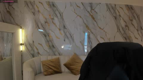 Danna Cruz  online show from 01/05/26, 07:17