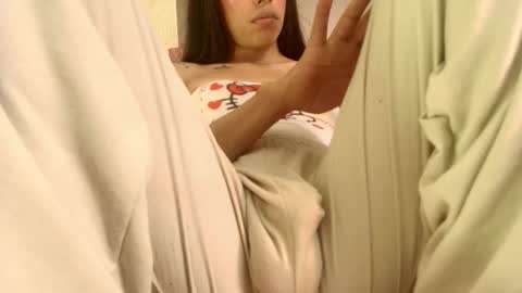 Snapshot of dannadoll69 chatting on 12/16/25, 01:49 Dannamunoz130 online show from 12/16/25, 01:49