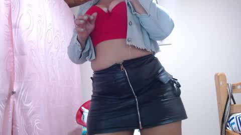 dannamomcerratt online show from 04/25/26, 01:41