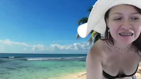 Snapshot of dannatiny chatting on 01/08/25, 03:28 Danna online show from 01/08/25, 03:28