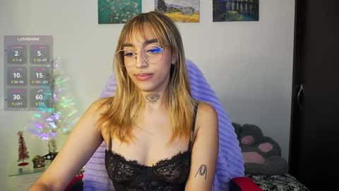 Snapshot of dannielle_ chatting on 12/14/24, 10:39 online show from 12/14/24, 10:39