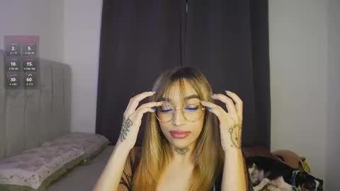 Snapshot of dannielle_ chatting on 03/03/25, 09:37 online show from 03/03/25, 09:37