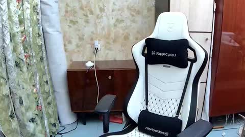 Snapshot of danniielll chatting on 09/18/25, 04:31 HilmarZ online show from 09/18/25, 04:31