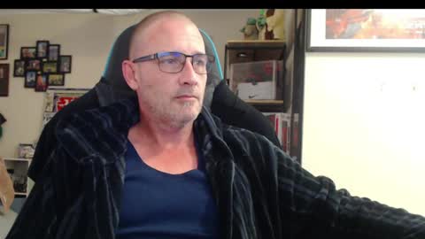 Snapshot of dannozdirekt chatting on 05/22/26, 01:46 dannozdirekt online show from 05/22/26, 01:46