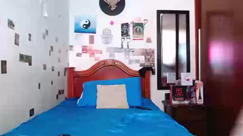 Snapshot of danny__phantom chatting on 09/23/25, 04:32 phantom555 online show from 09/23/25, 04:32