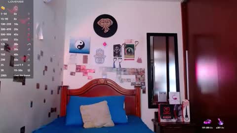 Snapshot of danny__phantom chatting on 10/15/25, 05:13 phantom555 online show from 10/15/25, 05:13