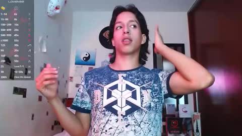 Snapshot of danny__phantom chatting on 10/25/25, 01:29 phantom555 online show from 10/25/25, 01:29