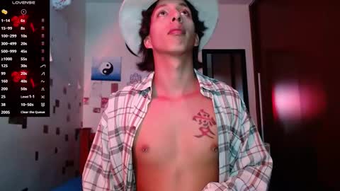 Snapshot of danny__phantom chatting on 11/17/25, 09:42 phantom555 online show from 11/17/25, 09:42