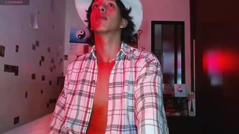 Snapshot of danny__phantom chatting on 12/01/25, 07:41 phantom555 online show from 12/01/25, 07:41