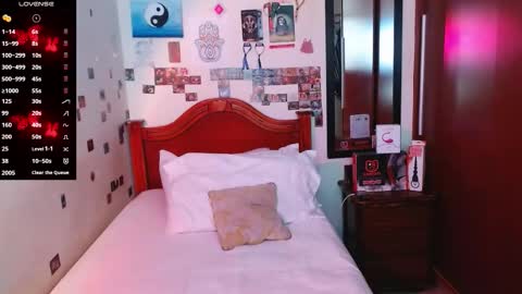 Snapshot of danny__phantom chatting on 12/03/25, 07:01 phantom555 online show from 12/03/25, 07:01