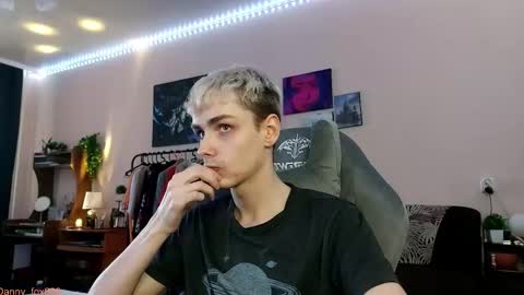 Daniel online show from 11/22/25, 04:22