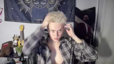 danny online show from 11/12/25, 04:07