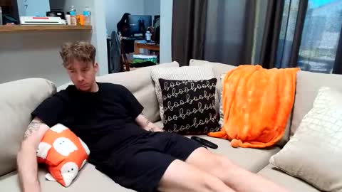 Snapshot of dannythreeyway chatting on 10/31/25, 05:03 DannyThreeWay online show from 10/31/25, 05:03