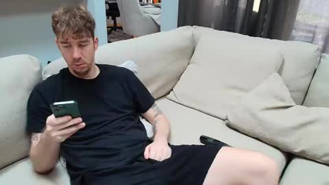 Snapshot of dannythreeyway chatting on 12/19/25, 04:03 DannyThreeWay online show from 12/19/25, 04:03