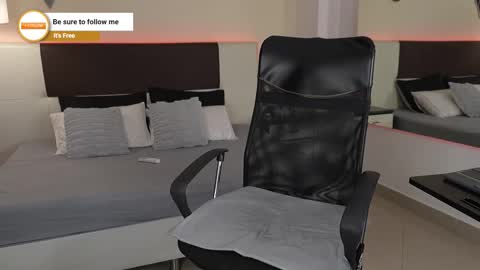 Snapshot of danteestone chatting on 10/15/25, 08:31 Dante online show from 10/15/25, 08:31