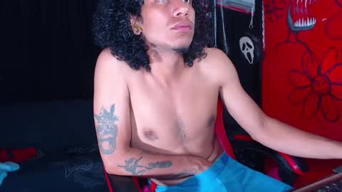 Snapshot of dantehellsingx chatting on 10/17/25, 01:42 dantehellsingx online show from 10/17/25, 01:42