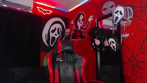 Snapshot of dantehellsingx chatting on 11/17/25, 02:28 dantehellsingx online show from 11/17/25, 02:28