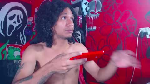 Snapshot of dantehellsingx chatting on 11/27/25, 02:02 dantehellsingx online show from 11/27/25, 02:02