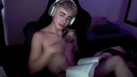 Snapshot of danteobscuro chatting on 11/21/25, 06:50 danteobscuro online show from 11/21/25, 06:50