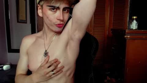 Snapshot of danteobscuro chatting on 12/15/25, 06:56 danteobscuro online show from 12/15/25, 06:56