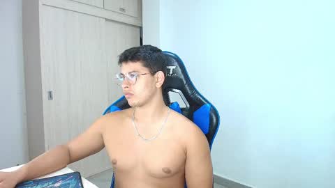 Snapshot of dantraxx chatting on 12/20/24, 04:20 Dantraxx online show from 12/20/24, 04:20