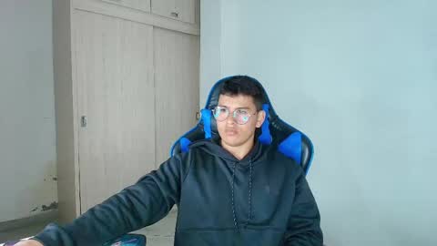 Snapshot of dantraxx chatting on 02/19/25, 01:08 Dantraxx online show from 02/19/25, 01:08