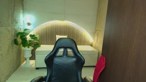 Dany online show from 11/27/25, 01:24