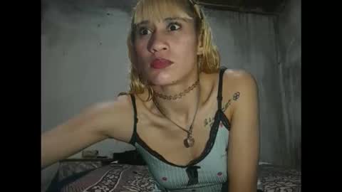 Cami y Dany online show from 04/25/26, 01:41