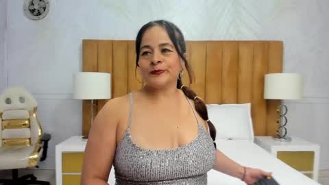 Snapshot of daphne81_ chatting on 02/06/25, 03:06 Daphne online show from 02/06/25, 03:06