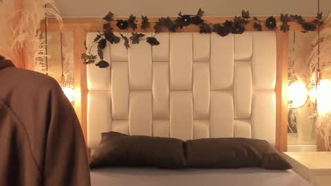 daphne_and_roger online show from 11/03/25, 11:00