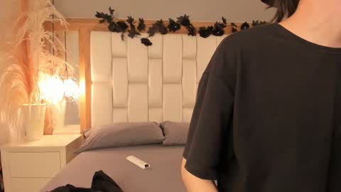 daphne_and_roger online show from 11/20/25, 11:21