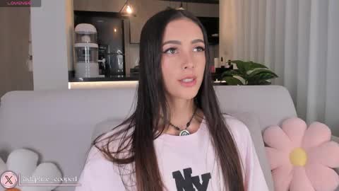 daphne_cooper1 online show from 04/20/26, 01:19